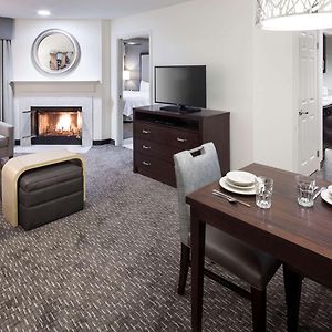 One-Bedroom Deluxe Suite Non-Smoking